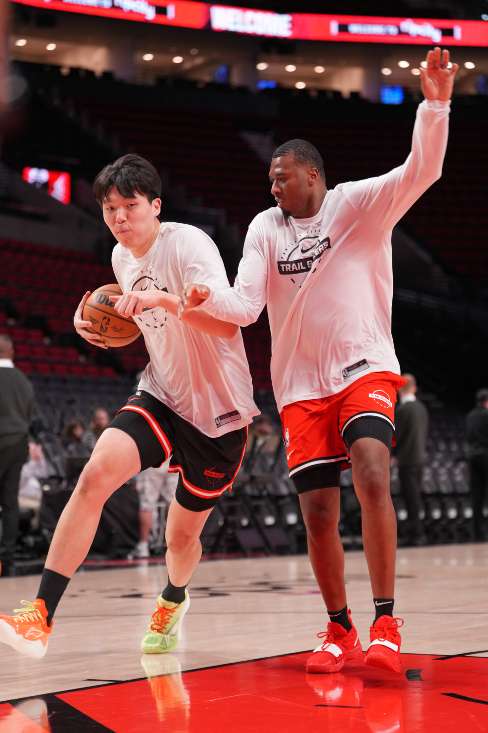 赛后洛杉矶快船备战欧篮联多特蒙德复出首秀备战NBA常规赛，上海海港今晚官宣签约看傻球迷的简单介绍