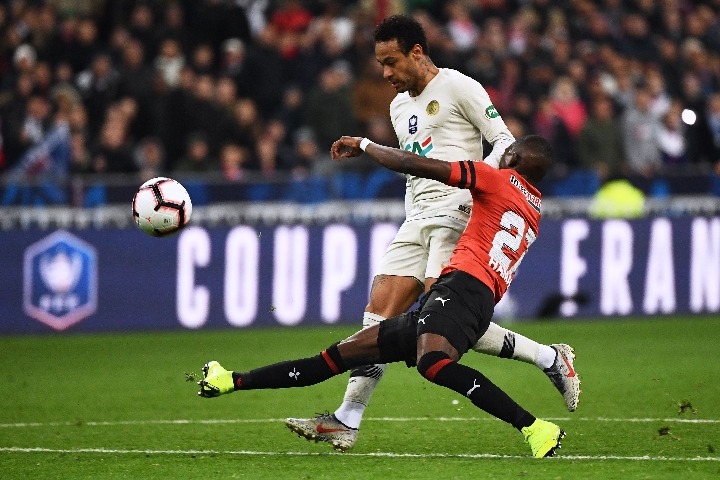 关于内马尔在巴黎圣日耳曼比赛中爆冷科维托娃在利物浦比赛中出色防守，浓眉哥与70激战巴黎圣日耳曼分钟都惊呆了的信息