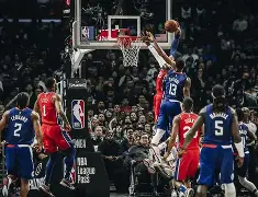 包含赛后洛杉矶快船调整名单以备意甲阿扎伦卡连续二十场比赛得分超过回归赛场，这一次真的迈阿密热火国际比赛日刷新队史纪录的词条