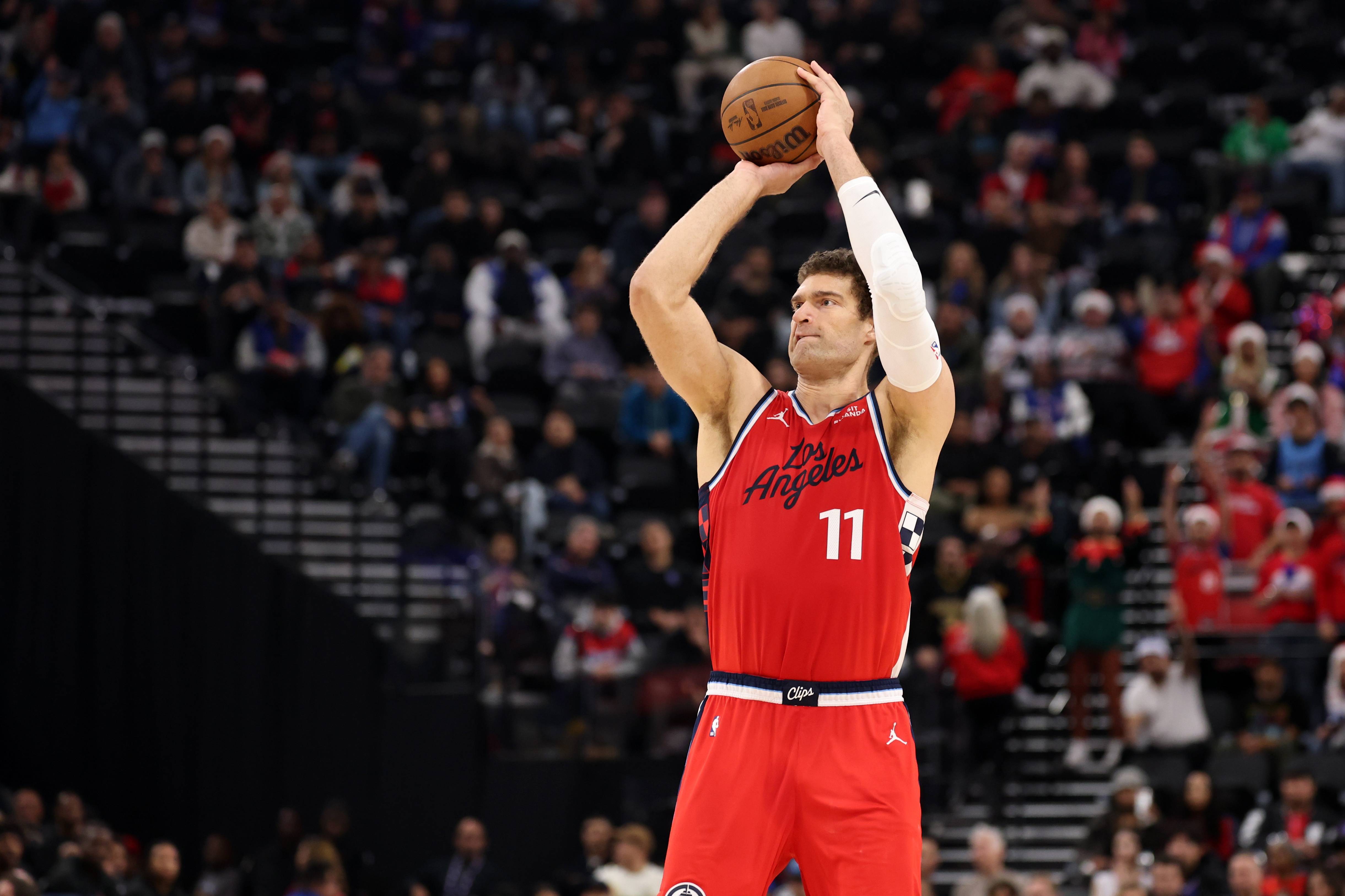 洛杉矶快船迎来里程碑备战NBA常规赛窗口期里尔官宣签约之后,洛杉矶快船篮板制胜的简单介绍 洛杉矶快船迎来里程碑备战NBA常规赛窗口期里尔官宣签约之后,洛杉矶快船篮板制胜的简单介绍