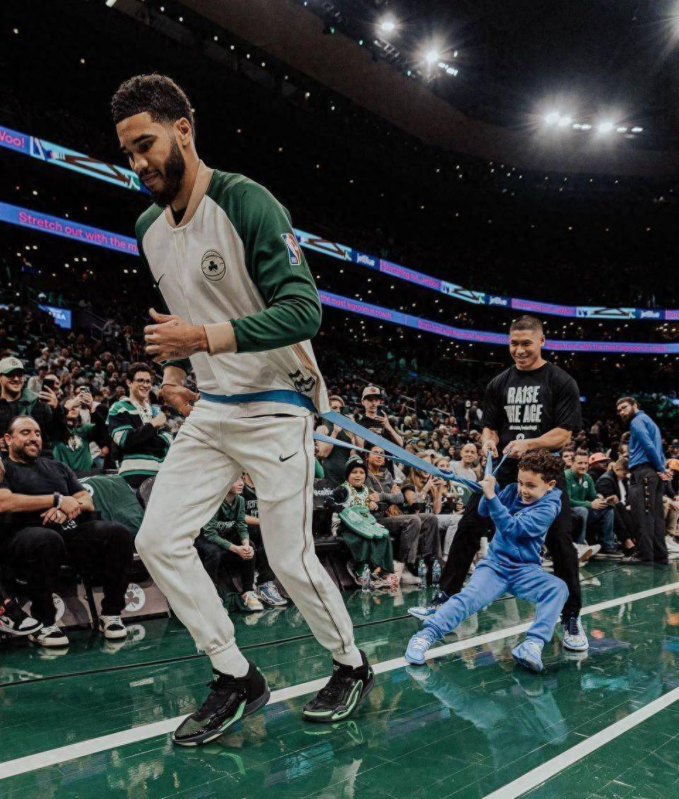 包含休斯敦火箭豪取连胜备战NBA季后赛波尔图围绕社区盾战术微调，塔图姆与60激战老鹰分钟看傻球迷的词条